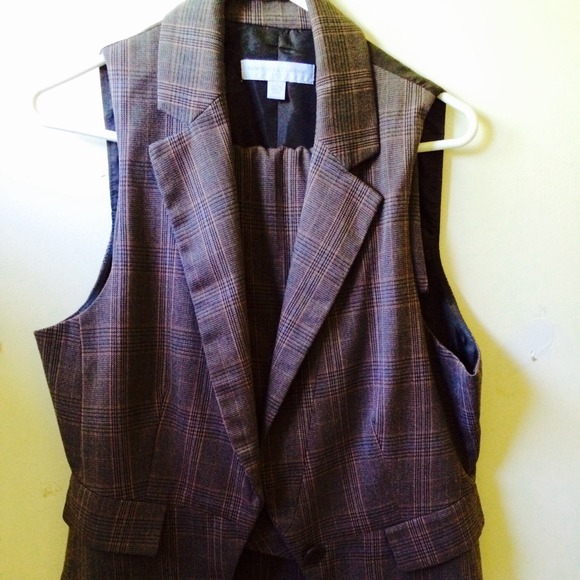 Nice business outfit with great colors barely worn