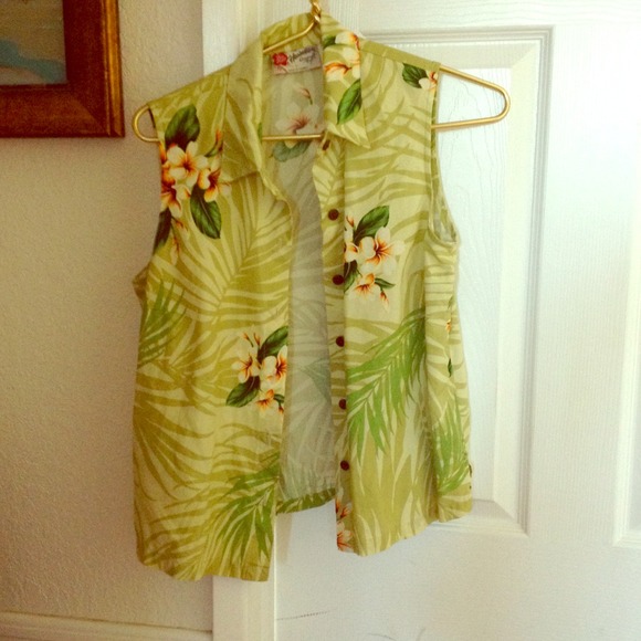 Hilo Hattie Hawaiian Original small button up tank