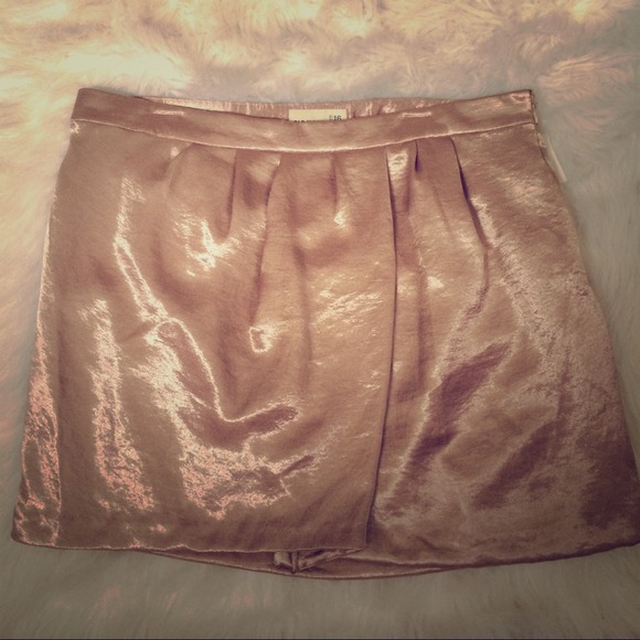 NWT Gold Old Navy skirt. Size 16.