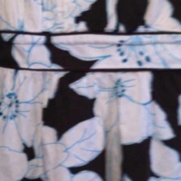 DONATED Blue/brown/cream floral dress - Picture 2 of 2