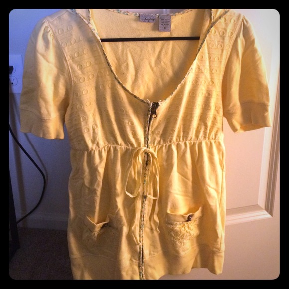 Zip up short sleeve yellow shirt/zip up