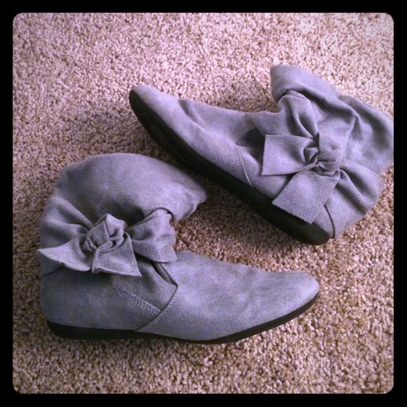 Grey short boots