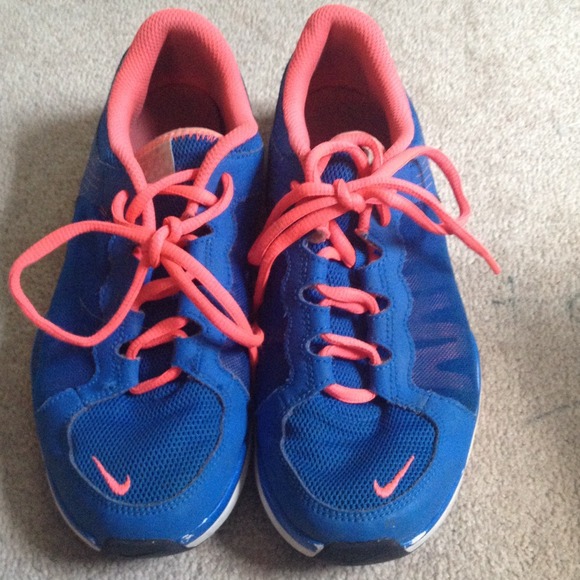 Blue and bright pink nike flex trainer 2