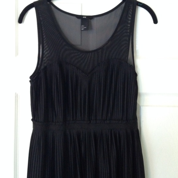 ‼️SOLD‼️🎉H&M Black Pleaded Sweetheart Dress🎉‼️