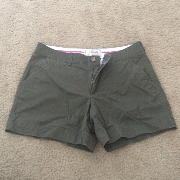 Green khaki Old Navy shorts