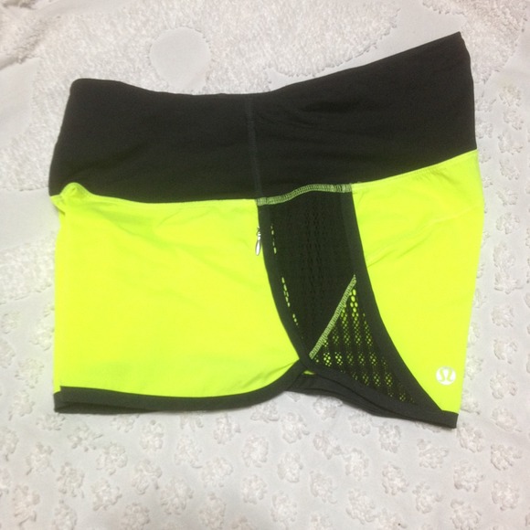 🌟🌟REDUCED🌟🌟Lululemon RAY size 4 shorts NWOT