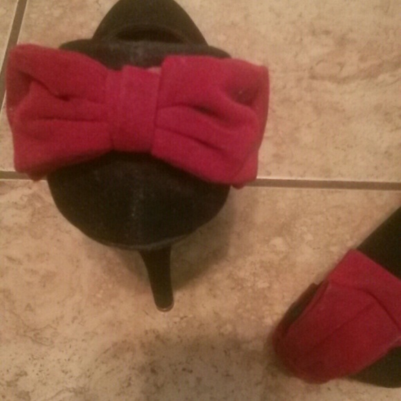 Heels - Picture 2 of 2