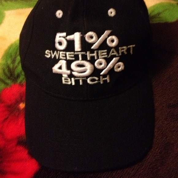 Statement Cap ! - Picture 3 of 3