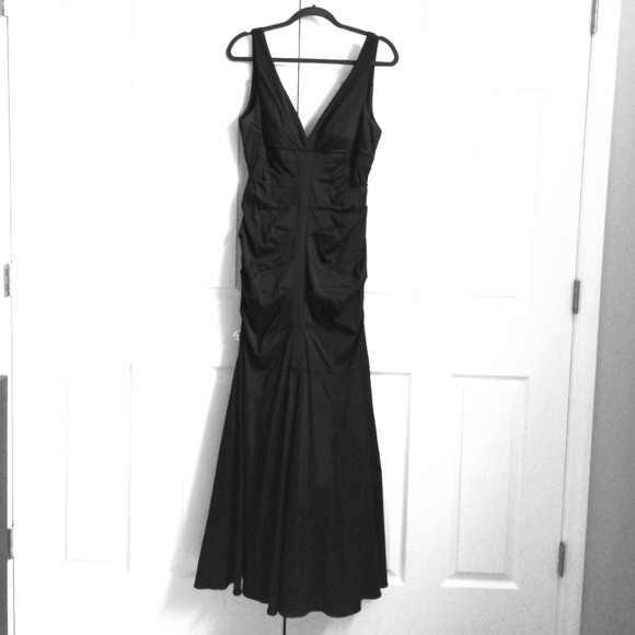 NWT beautiful black evening gown. Size 14