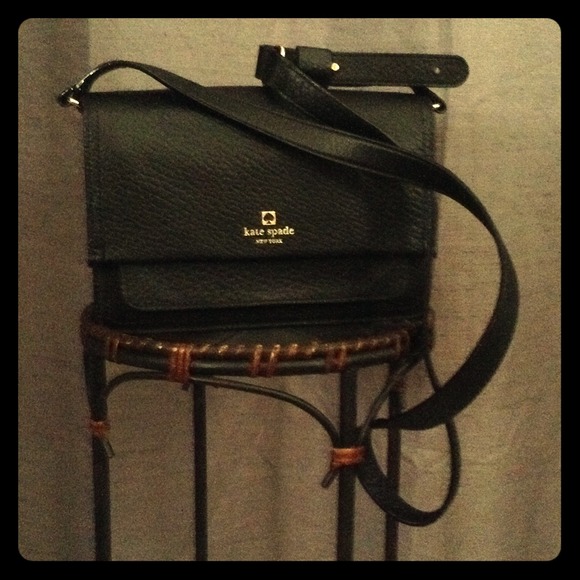 Black Kate spade cross over with adjustable straps - Picture 1 of 1