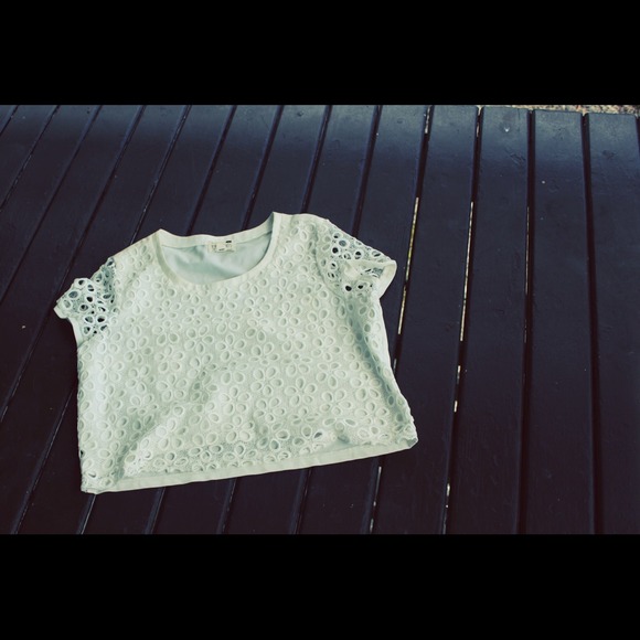 WHITE/TEXTURED/CROPTOP