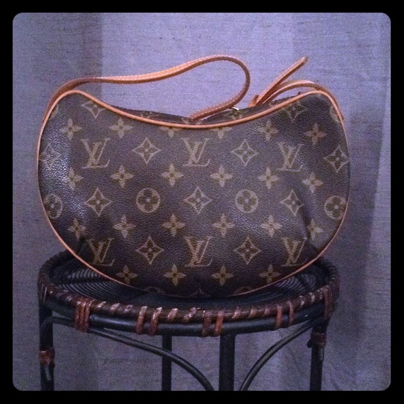 Classic Louis Vuitton shoulder bag.
