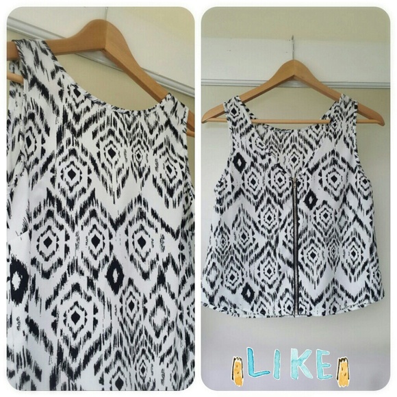 Cute aztec print Lush top - Picture 2 of 3