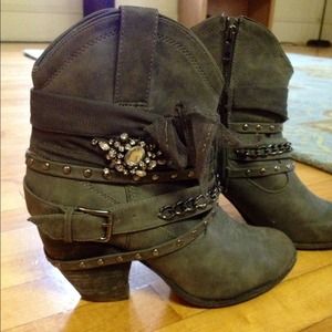 Gray fashionable cowgirl boots