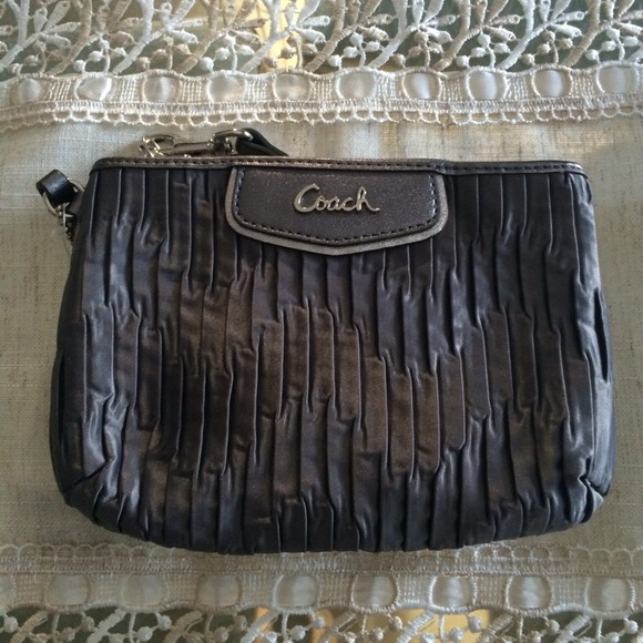 Coach Clutches & Wallets - ✨Coach wristlet✨