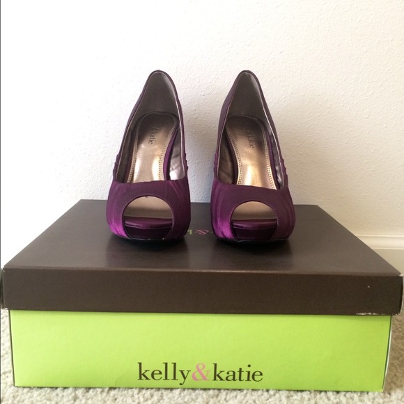 Kelly & Katie Shoes - Kelly & Katie Purple Daffodil Pump NWT