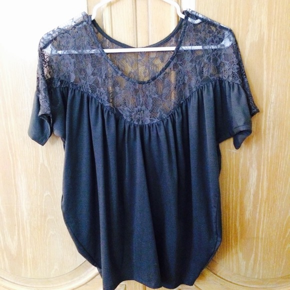 Lace Shirt w/ Open Back