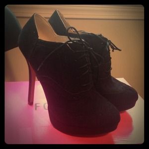 *NWT* Black High Heeled Booties