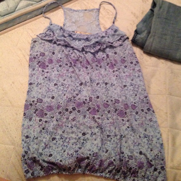 Floral tank ruffles at top scrunches bottom - Picture 1 of 3