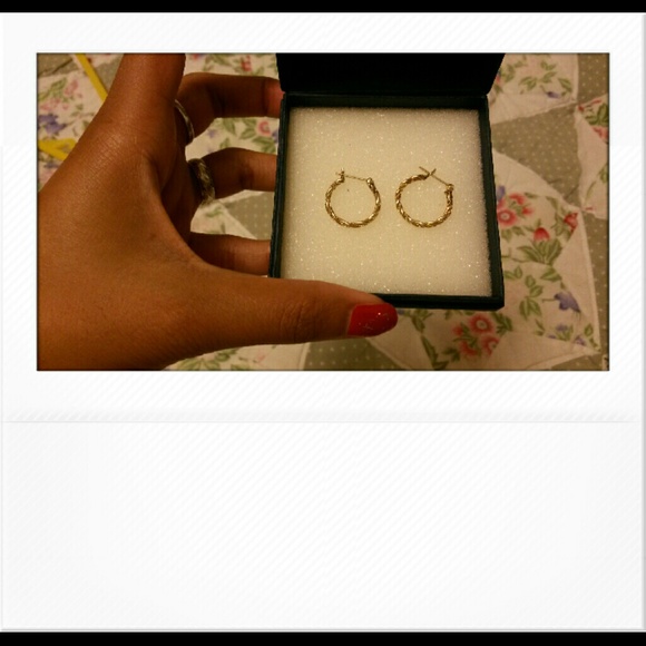 14k solid yellow gold (tested) pawnable