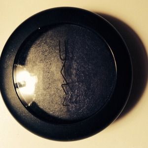 Mac mineralized eyeshadow duo
