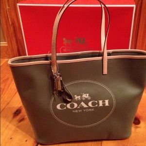 Authentic Coach Metro Horse & Carriage Tote Olive