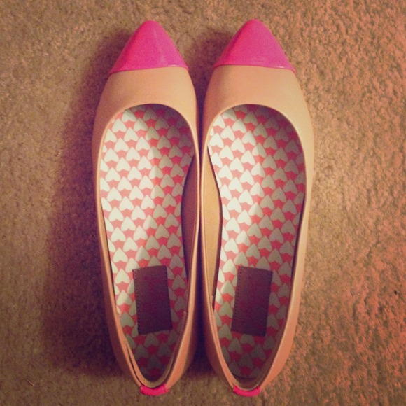 NEVER WORN  flats nude pink capped toe flats