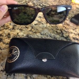 REDUCED---Authentic Ray Ban Wayfarer!