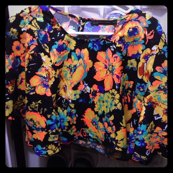 Floral crop top 🌸🌼🌺