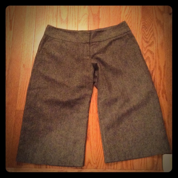 Guess wide leg gray capris!