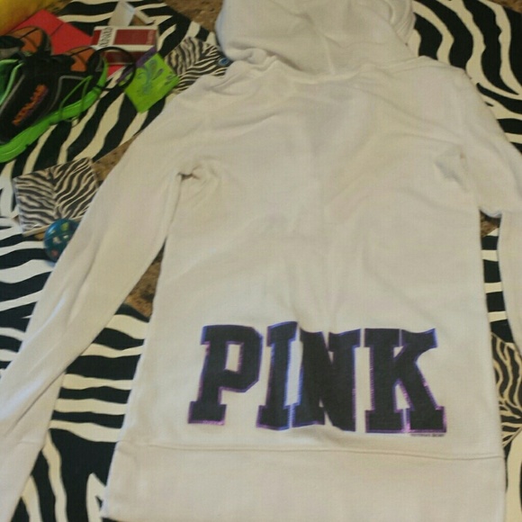 *pink* vs long sleeve with hood. Says pink on back - Picture 2 of 3