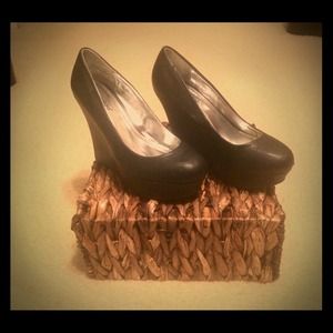 Bamboo Black Platform Heels-Size 6
