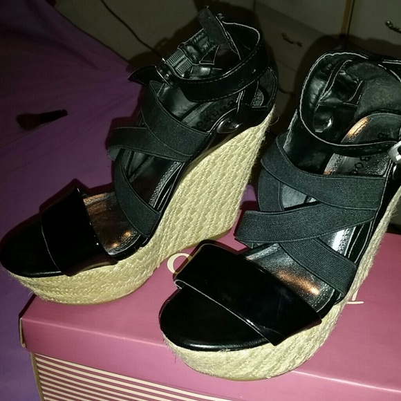 Black Wedges