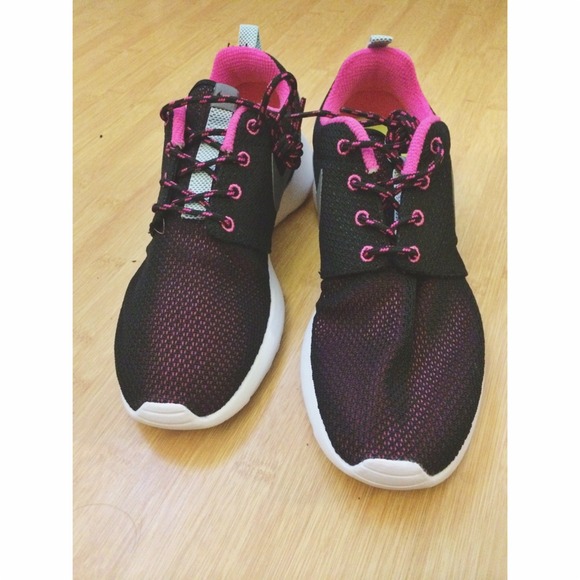 Roche Run Nike. NO TRADES
