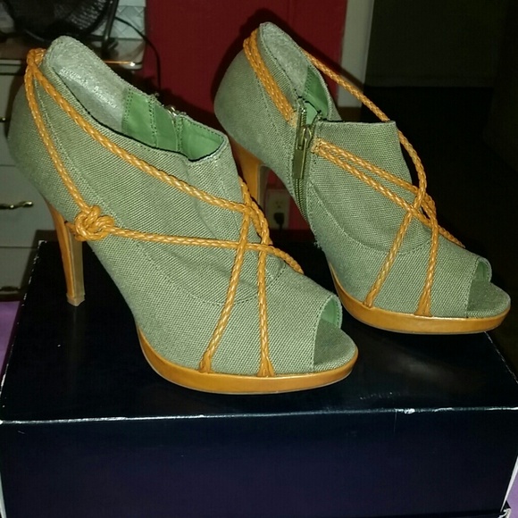 Green & Tan Heels