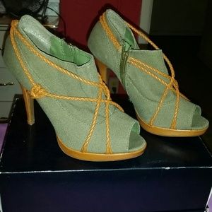 Green & Tan Heels