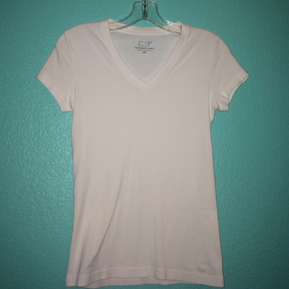 🎀sale🎀Vineyard Vines White V Neck Cap Sleeve Tee