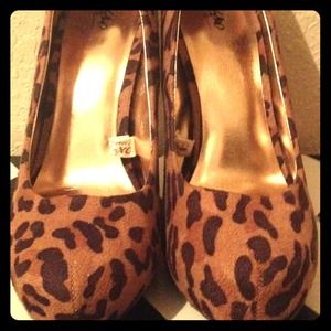 Leopard Pumps