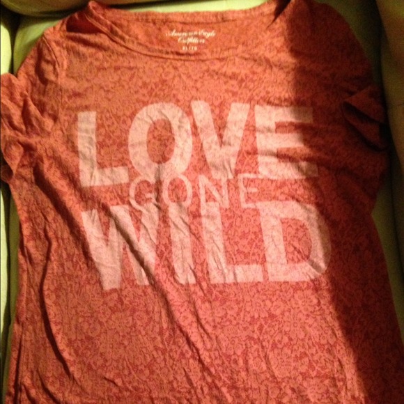 American Eagle tee shirt