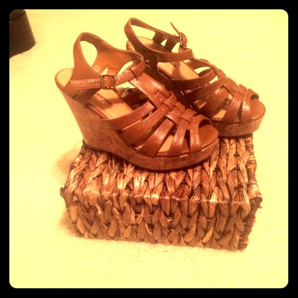 💥FINAL PRICE💥 City Classified Wedge Sandals