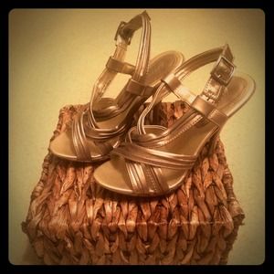 XAppeal Metallic Gold Heels-Size 6