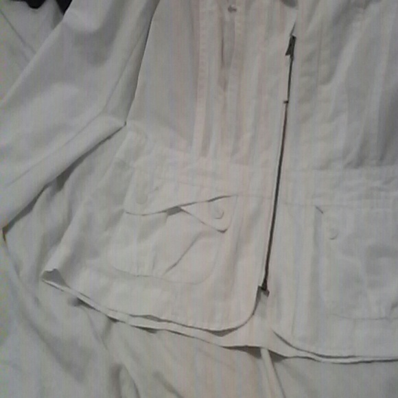 White jacket - Picture 3 of 3