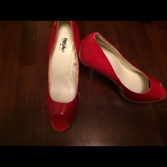 Red Heels - Picture 3 of 3