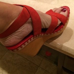 VINCE CAMUTO orange suede ankle strap wedges