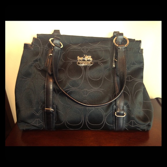 Coach Shoulder Bag!