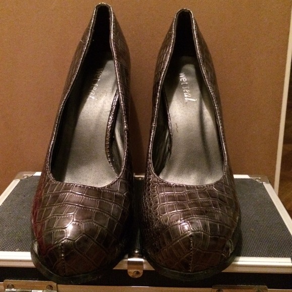 🎉Gray faux snake skin heels🎉