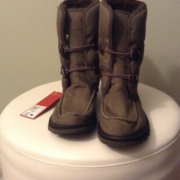 NEW sanuk boots!!!