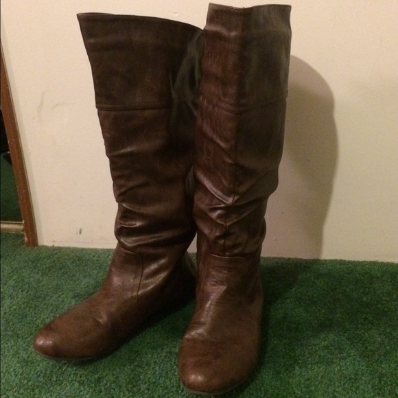 To complete your Fall look. Brown boots!