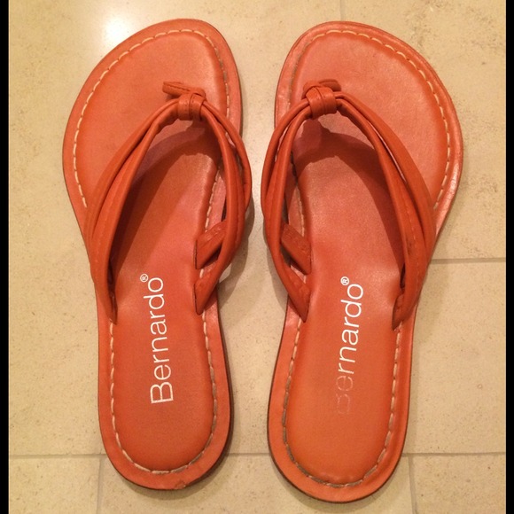 Bernardo Orange Sandal size 8