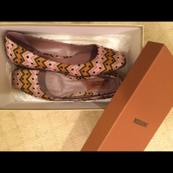 Missoni -- Almond Toe Flat -- size 8